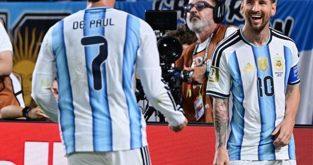 'Anh 7' lần đầu tiên làm chuyện khiến Messi cực hạnh phúc