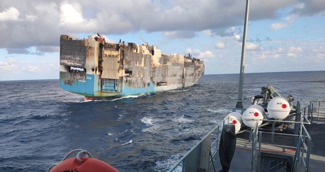 Hơn 4.000 xe sang của Volkswagen 'nằm' lại Đại Tây Dương