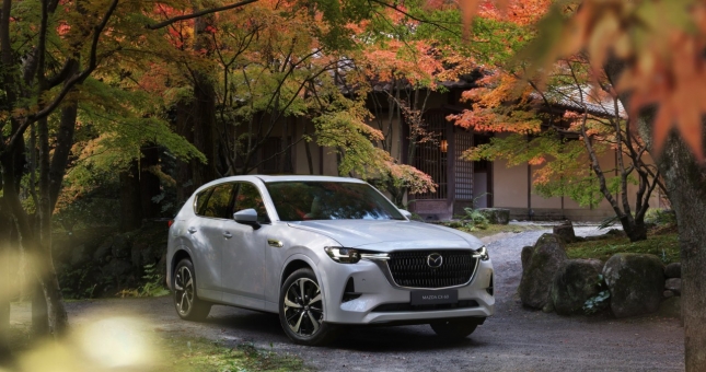 Mazda CX-60 chính thức ra mắt, giá quy đổi từ 1,3 tỷ đồng