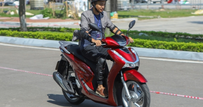 'Cái giá phải trả' để 'đổ đầy bình' cho xe máy hiện nay là bao nhiêu?