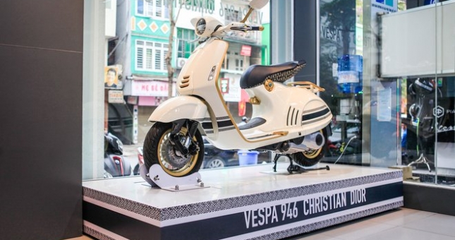 Vespa 946 Christian Dior bị 'đội giá' gần bằng một chiếc ô tô hạng sang