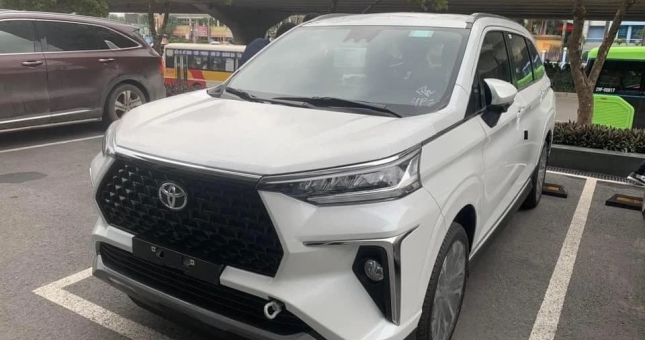 Toyota Veloz Cross lộ ảnh tại đại lý Việt Nam, nội thất có chi tiết bị cắt bỏ