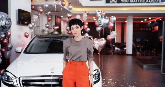 Ngoài Mercedes-AMG G63, 'xế hộp' đầu tiên Hiền Hồ sở hữu cũng 'không phải dạng vừa'