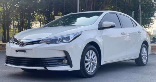 Giá bán Toyota Corolla Altis đời cũ 'lao dốc' sau khi thế hệ mới ra mắt