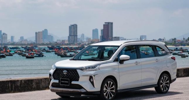 Toyota Veloz Cross: Giá lăn bánh 2023, TSKT & đánh giá chi tiết