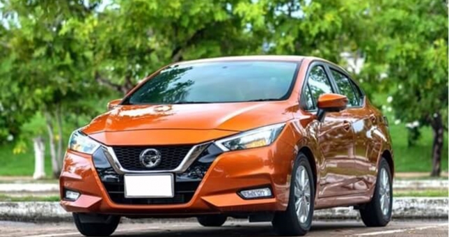 Nhà phân phối ghi nhận tình trạng hấp hơi kính lái trên Nissan Almera