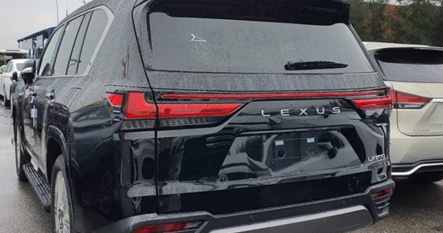 Cận cảnh 'xe chủ tịch' Lexus LX 600 2022 cập bến Việt Nam