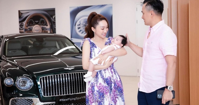 Diễn viên Chi Bảo mạnh tay chi hàng chục tỷ đồng mua Bentley Flying Spur tặng vợ