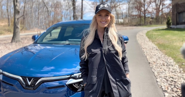 'Cô gái vàng' trong làng review xe nói gì sau khi trải nghiệm lái thử VinFast VF 8?