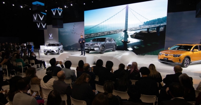 VinFast công bố chính sách thuê pin tại Mỹ, kích hoạt giao dịch sàn NFT lớn nhất thế giới