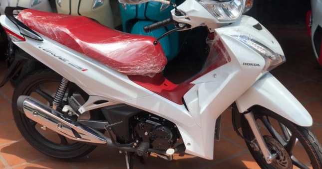 Honda Wave 125i nhập khẩu về Việt Nam, giá bán cao ngang SH 125i