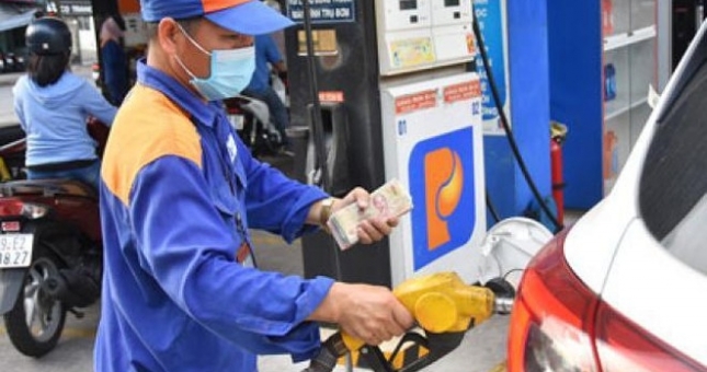 Giá xăng có thể tăng 'nhẹ' lên 1.100 đồng/lít sau 3 lần giảm liên tiếp