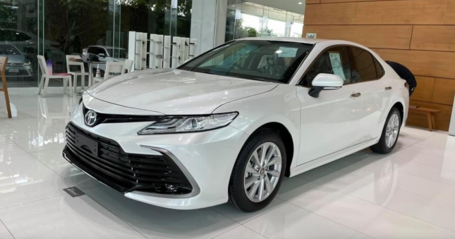 Toyota Camry bị đội giá cao 'ngất ngưởng' tại đại lý, mức chênh lên đến 130 triệu đồng