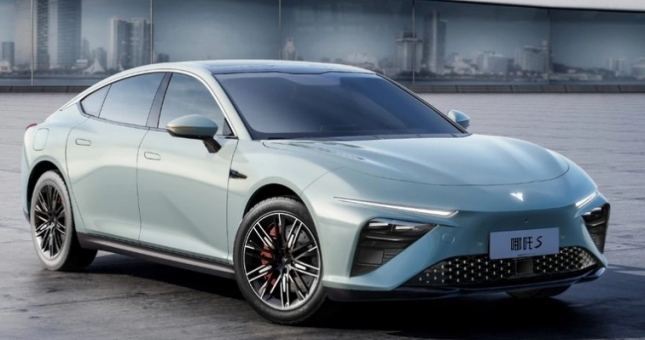 Siêu xe điện Trung Quốc chạy hơn 1.000 km sau mỗi lần sạc, 'vượt mặt' Tesla Model 3