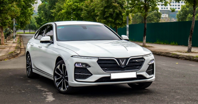 VinFast Lux A2.0 giảm 'chạm đáy' trong tháng 5, giá lăn bánh chỉ từ 761 triệu đồng