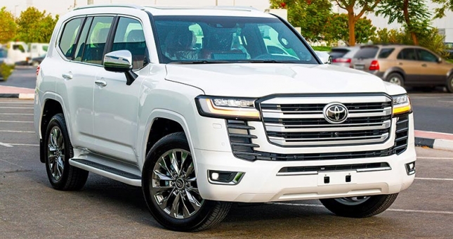 Toyota Land Cruiser 2022 bị 'hét' giá lên mức kỷ lục tại đại lý, phần chênh đủ mua cả chiếc Camry