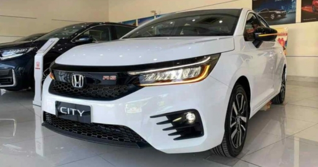 Thị trường ô tô Việt Nam 'loạn giá', ngay trước thời điểm sắp hết hạn giảm phí trước bạ