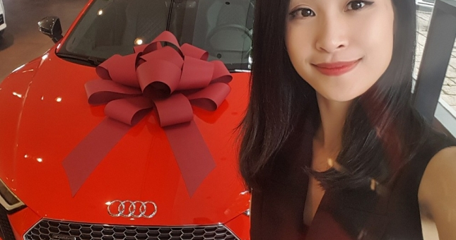 Nữ ca sĩ Đông Nhi mới là người tiên phong 'tậu' siêu xe trên 10 tỷ đồng trong giới nghệ sĩ