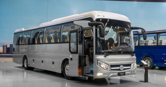 Cận cảnh xe bus 'hạng sang' Mercedes-Benz tại Việt Nam, nội thất ngập tràn trang bị