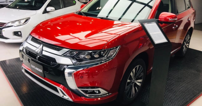 Mitsubishi Outlander ưu đãi khủng lên đến 50 triệu, động thái 'dọn kho' chờ phiên bản mới?