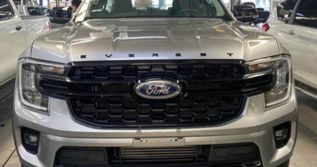 Ford Everest 2022 lộ giá bán dự kiến, chỉ từ 1,075 tỷ đồng, gây áp lực cho Fortuner