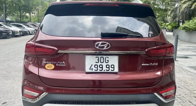 Hyundai Santa Fe dính biển '49', nhưng vẫn được chào bán với giá 1,5 tỷ đồng