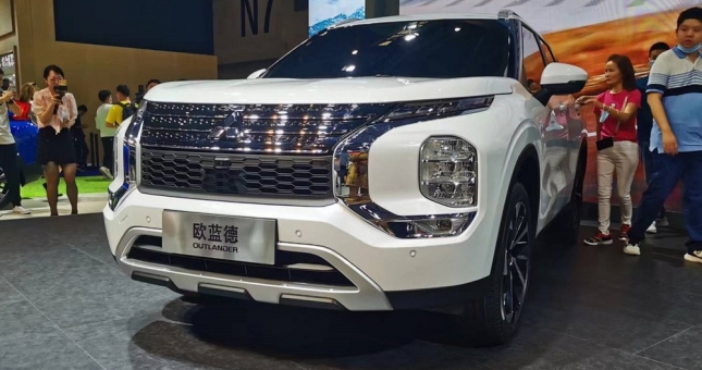 Mitsubishi Outlander 2022 ra mắt tại nước 'láng giềng' với động cơ tăng áp, sắp đến lượt Việt Nam