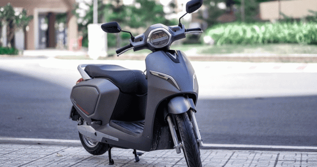 'Khan hàng', xe máy điện VinFast bị 'hét' giá cao hơn 7 triệu tại cửa hàng tư nhân