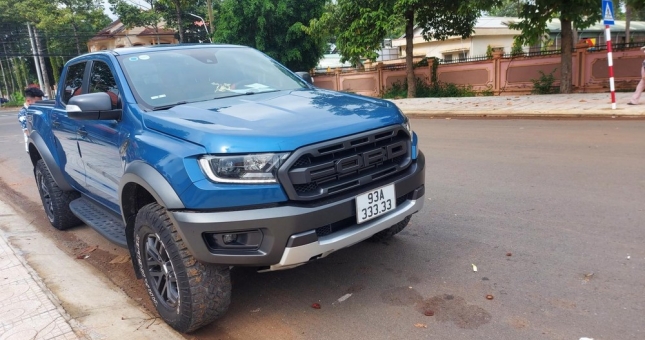'Đã giàu lại còn hên', chủ xe Ford Ranger Raptor bốc trúng biển số ngũ quý 3