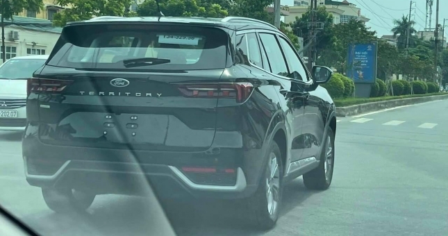 Ford Territory 2022 tiếp tục lộ diện 'trần trụi' trên phố, dự kiến tháng 10 giao xe