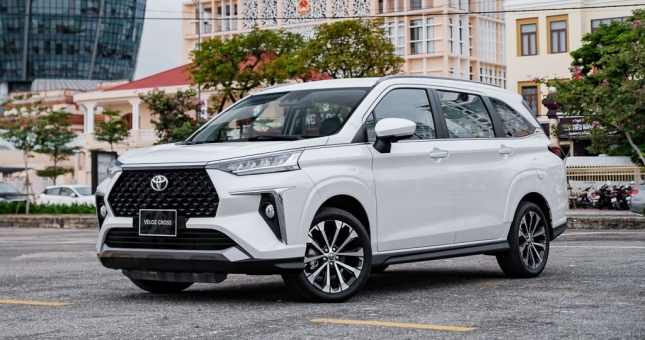 Toyota Veloz Cross tăng giá bán, nhiều khách hàng điêu đứng: 'Không mua thì mất cọc'