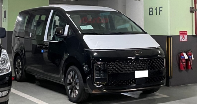 Hyundai Staria 2022 bản cao cấp có mặt tại Việt Nam, trang bị 'ngợp trời', 'đe nẹt' Kia Carnival
