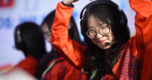 Những bóng hồng Tốc Chiến khuấy động bầu không khí SEA Games 31