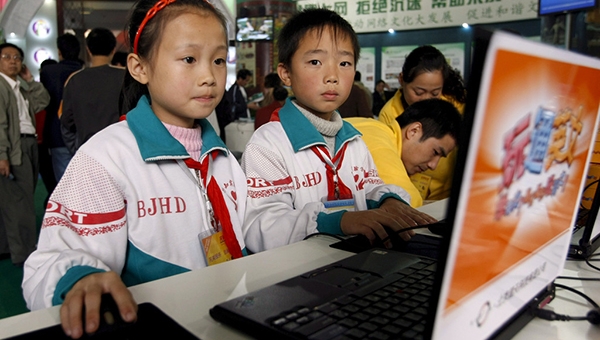 Trung Quốc: Trẻ em phải xin phép phụ huynh nếu muốn livestream