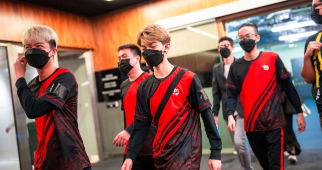 Một trong 'Tứ Đại Thiên Vương' của Tốc Chiến Trung Quốc đã gục ngã, Việt Nam thẳng tiến tới bán kết Icons 2022