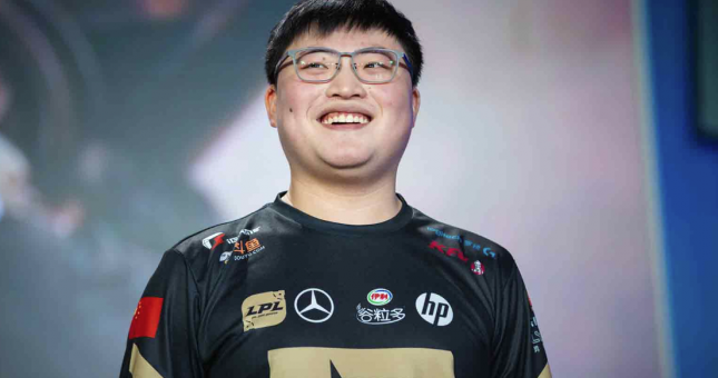 Uzi trở lại với vai trò mới