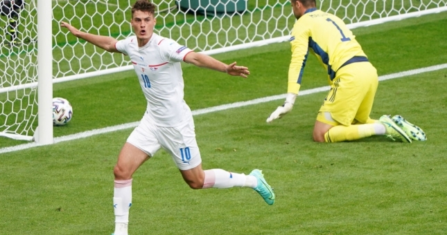 Chấm điểm Scotland 0-2 CH Séc: Dấu ấn siêu phẩm