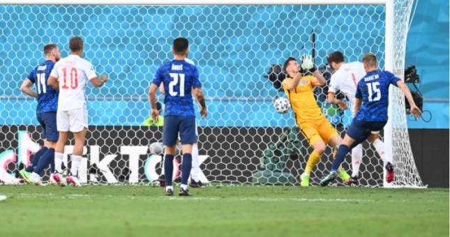 Tiếp tục phản lưới, Slovakia ‘đầu hàng’ Tây Ban Nha