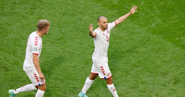 Đại thắng Xứ Wales, Đan Mạch giành vé đầu tiên vào Tứ kết Euro