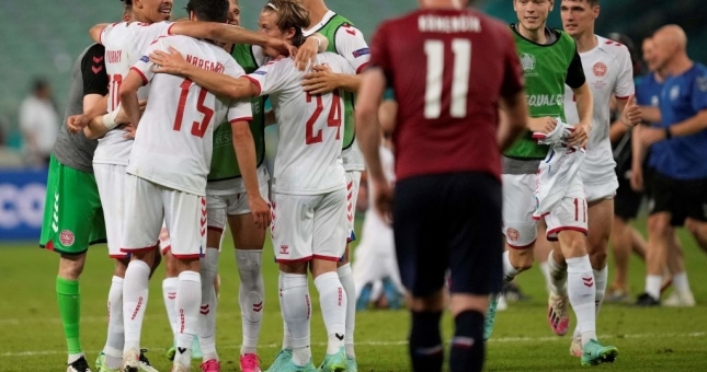 Thắng kịch tính CH Séc, Đan Mạch viết tiếp chuyện cổ tích tại Euro 2021
