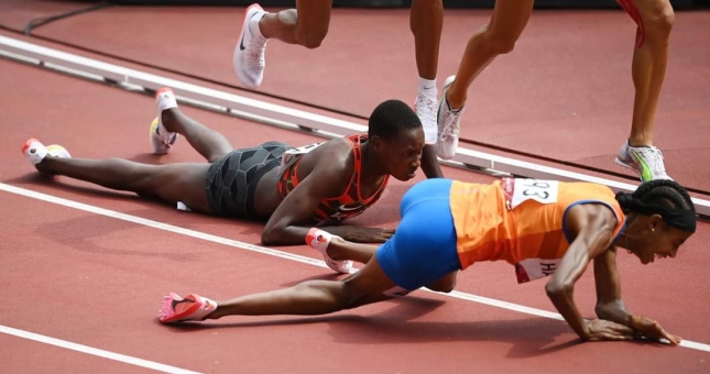 VIDEO: VĐV Hà Lan về nhất dù bị ngã trên đường chạy