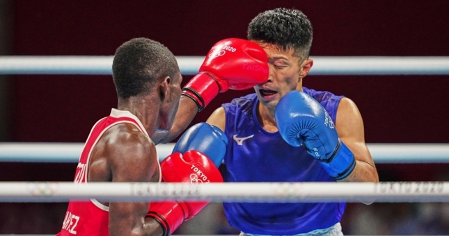 Võ sĩ Nhật Bản bị đấm ‘tối tăm mặt mũi’ vẫn được xử thắng khó hiểu