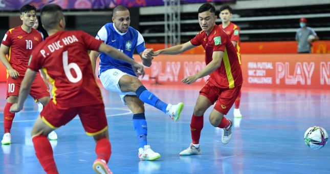 HLV ĐT Việt Nam lý giải nguyên nhân thua đậm Brazil