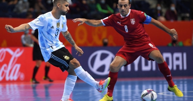 Argentina thể hiện bản lĩnh ĐKVĐ, ngược dòng hạ Serbia