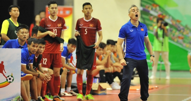 Thái Lan mời cựu HLV trưởng ĐT Việt Nam ngồi 'ghế nóng'