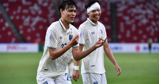 Thắng dễ Singapore, Thái Lan giành ngôi nhất bảng AFF Cup