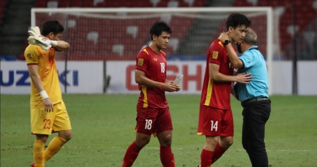 ĐT Việt Nam nhận tin 'không thể buồn hơn' trước ngày rời Singapore