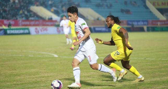 Dàn sao HAGL nhọc nhằn giành 1 điểm ngày ra quân V.League