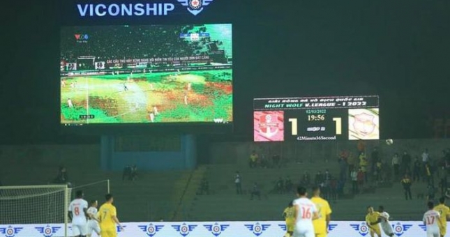 Sân Lạch Tray lại thành tâm điểm V-League sau vụ 'VAR tự chế'