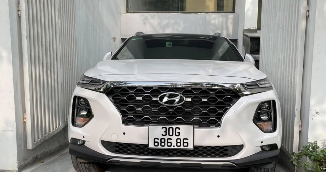 Rao bán Santa Fe biển số 686.86 hơn 3 tỷ, chủ xe bị dân mạng chê cười